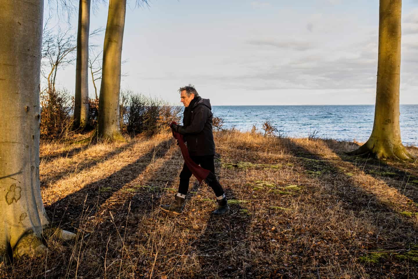 Michael Falch river plasteret af i ny selvbiografi Hudløst ærlig om tungekys, tantekys og tantramassage jv.dk