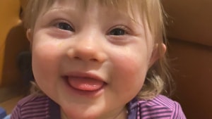 16 måneder gammel er Amalia Kaysen en glad pige med downs syndrom. Et handicap, som betyder, at hun og hendes forældre har brug for hjælp. Men de er langt fra tilfredse med kommunens Børne- og Familiecenter. Privatfoto