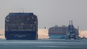 Shippingbranchen skal med på den grønne bølge, og det kræver, at kulsort olie udskiftes med grønne brændstoffer som metanol og ammoniak, fortæller Mærsk. Foto: REUTERS/Amr Abdallah Dalsh