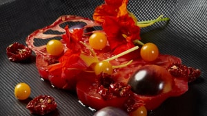 Oksehjertetomater med tomater og chipotle. Foto: Flemming Gernyx