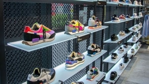 Pumas sko og tøj kommer fra over 200 fabrikker, primært i Asien, og det tyske sportstøjsfirma har overladt transporten til Mærsk, så varerne når rettidigt ud til butikkerne. Pr-foto 