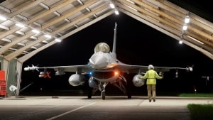 F-16 piloterne øver sig for tiden i at flyve i mørke. Foto: FLVFOTO Henning