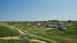 Sommerhuse er populære - og meget forskellige i pris. Dem i Varde er blandt landets 10. dyreste, viser en ny opgørelse fra ejendomsmæglerkæden Home. Arkivfoto: Mikkel Jezequel