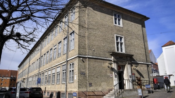 74-årig mand med høj promille sigtet for uagtsomt manddrab på 25-årig kvinde: - Jeg ved, det er stjernealvorligt