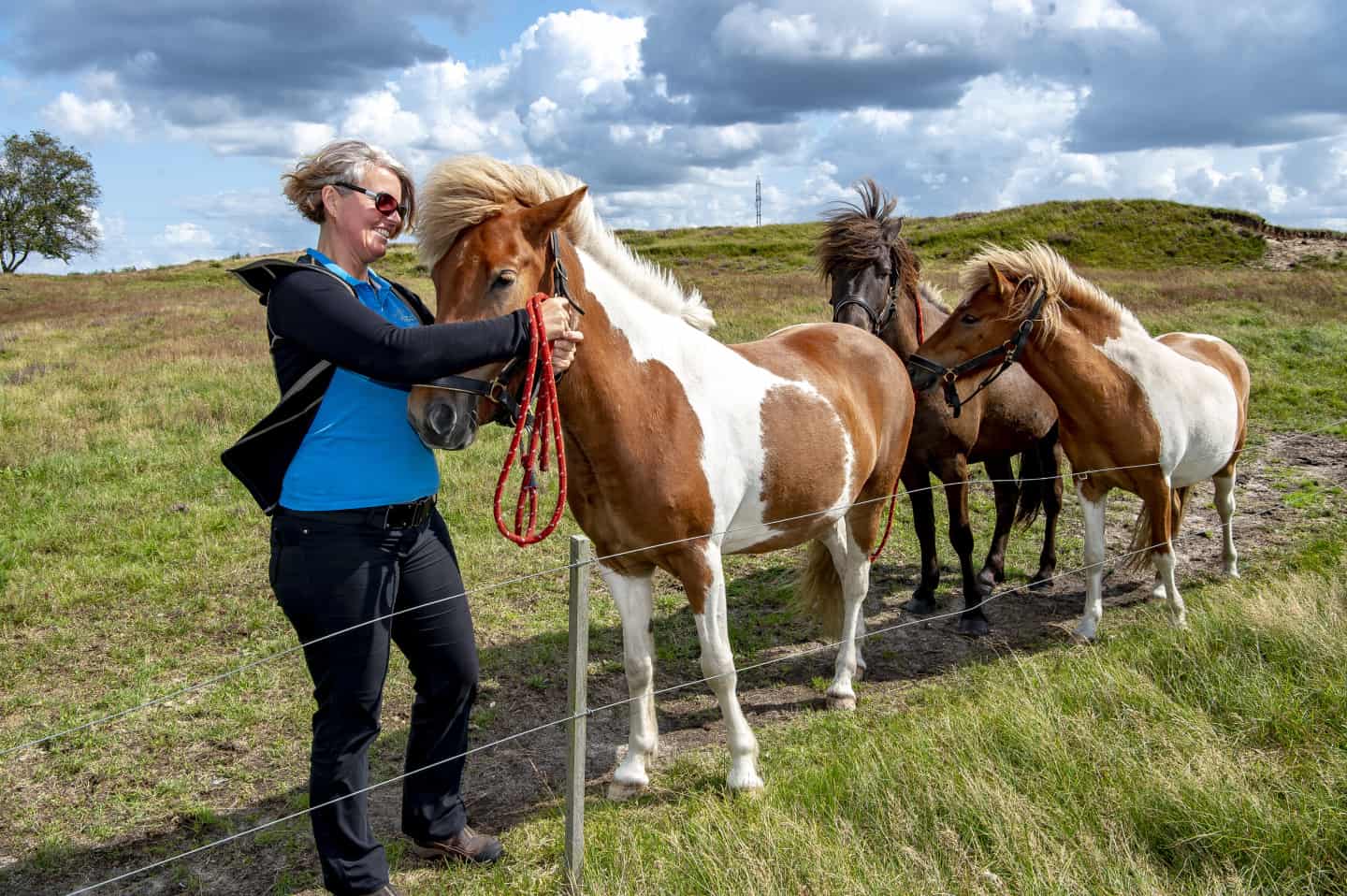 Danske Elvira Friis Leger I Jacuzzien Foto