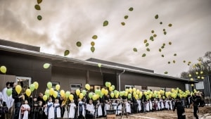 For et par år siden blev institutionen Sneglehuset i Skærup udvidet, og her på billedet indviet med balloner i rå mængder. Nu skal den atter udvides, men dog ikke fysisk, kun i antal børn. Arkivfoto: Michael Svenningsen