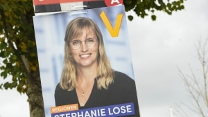 Stepanie Lose på valgplakat i Vejle. Der er ikke store odds på, at hun kommer til at forlade posten som regionsformand i Syddanmark lige foreløbigt. Foto: Claus Fisker/Ritzau Scanpix