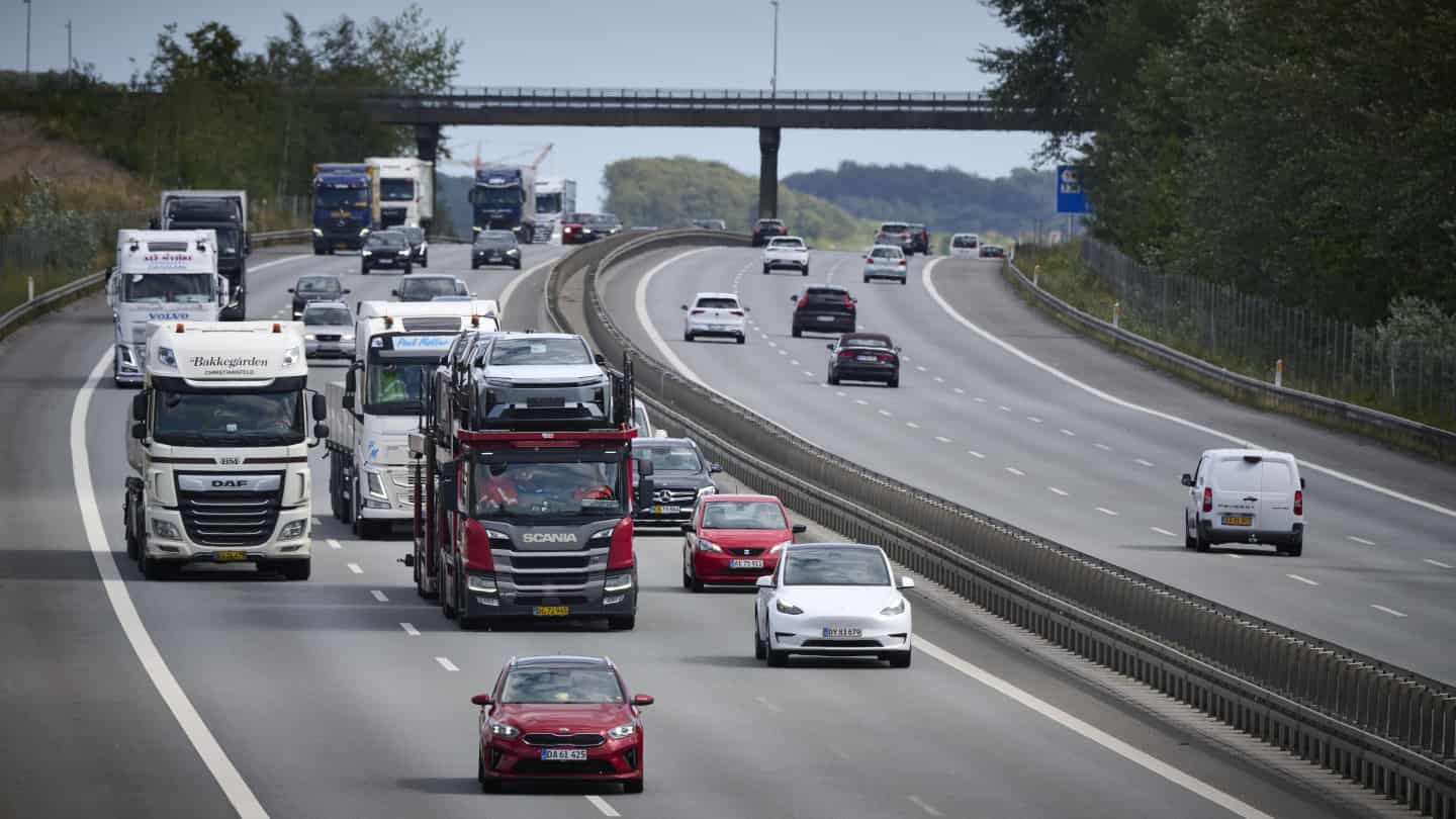Politimotorcykler sendt afsted på motorvejen: Bøder hvert andet minut ...