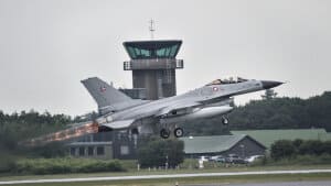 F-16 kampfly, der letter og lander i Flyvestation Skrydstrup, larmer mere, end områdets beboere mener er rimeligt.
