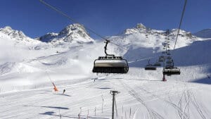 De kommende uger er der højsæson for skiturister i Østrig, som fra mandag lemper indrejsereglerne. (Arkivfoto). Foto: Karl-Josef Hildenbrand/Ritzau Scanpix