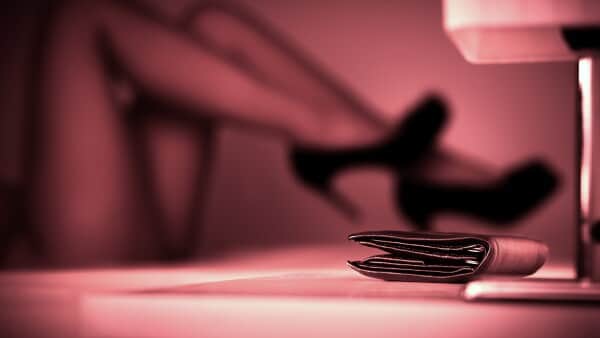 Par tjente fedt på prostituerede på Fyn: Stak af lige inden retssag skulle begynde