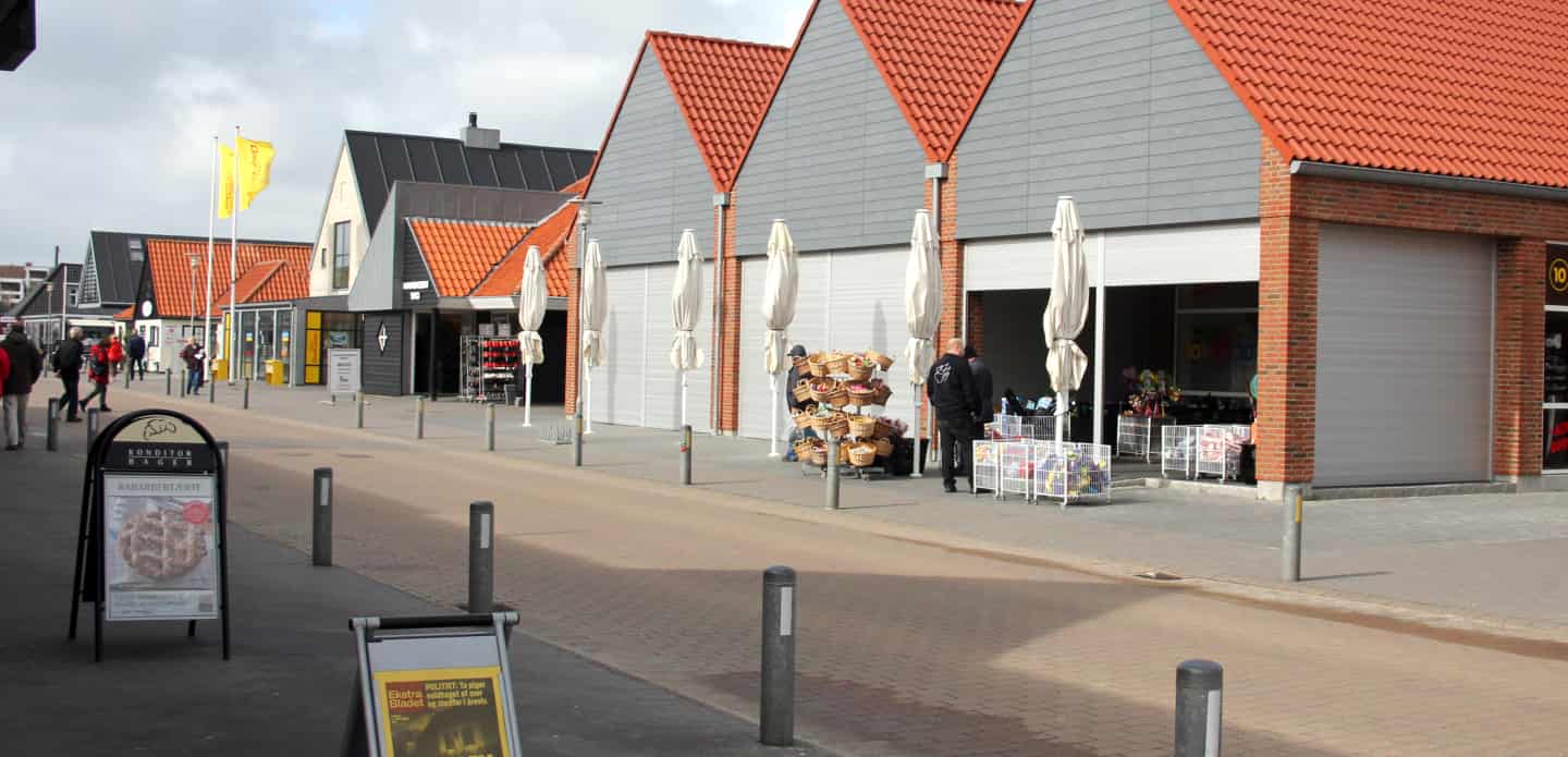 Abnorm spøgelse Stræbe Butik i Henne Strand lukket efter tøjkup til 200.000 kroner | jv.dk