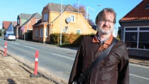 <p>Formand Hans Nielsen fra Hornslet Distriktsråd ser frem til, at Rosenholmvej snart bliver mere sikker for fodgængere. Pressefoto</p>