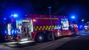 Østjyllands Brandvæsen havde travlt med fem brande natten til onsdag i det vestlige Aarhus. Tidligere på ugen var brandmændene i Lystrup i fuld sving, da KFUM spejdernes lokaler ved Elsted Beboerhus nedbrændte. Foto: Kim Haugaard/Scanpix