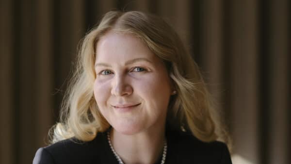 Tog fusen på investorer i TV-program: Så kvittede Mette sit faste job for at sælge særlige diamanter