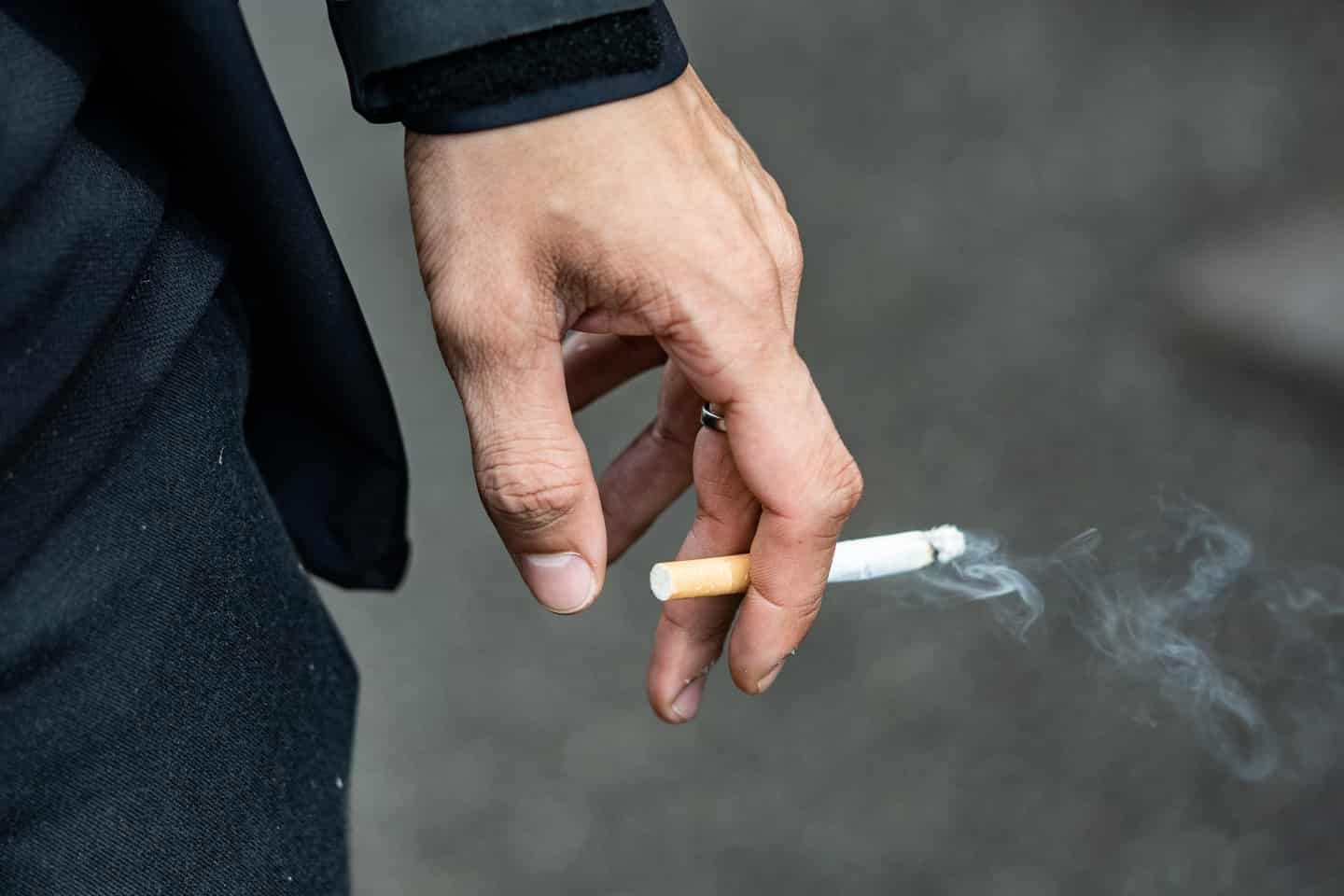 Antallet af daglige rygere rasler i Et meget bemærkelsesværdigt siger forsker hsfo.dk