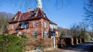 Hornbæk-villaen, som Casper Christensen og hans hustru Isabel Christensen havde sat til salg. Foto: Torben Sørensen