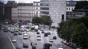 Biler skaber vækst og økonomisk fremgang, men for mange biler på samme sted har nogle uheldige følgevirkninger. Den problematik har de økonomiske vismænd set på i deres seneste rapport. (Arkivfoto). Foto: Sarah Christine Nørgaard/Ritzau Scanpix