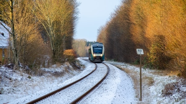 Ny køreplan giver færre skift, flere afgange - og længere rejsetid: Nu stopper alle tog på opgraderet station