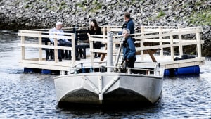 Vejlen inviterer til åben tømmerflåde lørdag i forbindelse med Vejle Fjordfestival. Her kan gæsterne få en rundvisning og give et bud på ønsker og håb for havnen og havneområdet. Foto: Mette Mørk