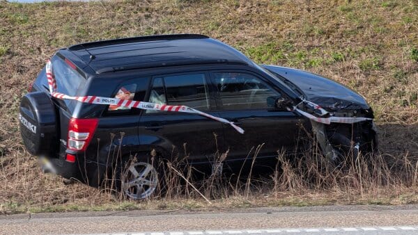 Politiet efterlyser vidner: Har du set sort Suzuki køre farligt?