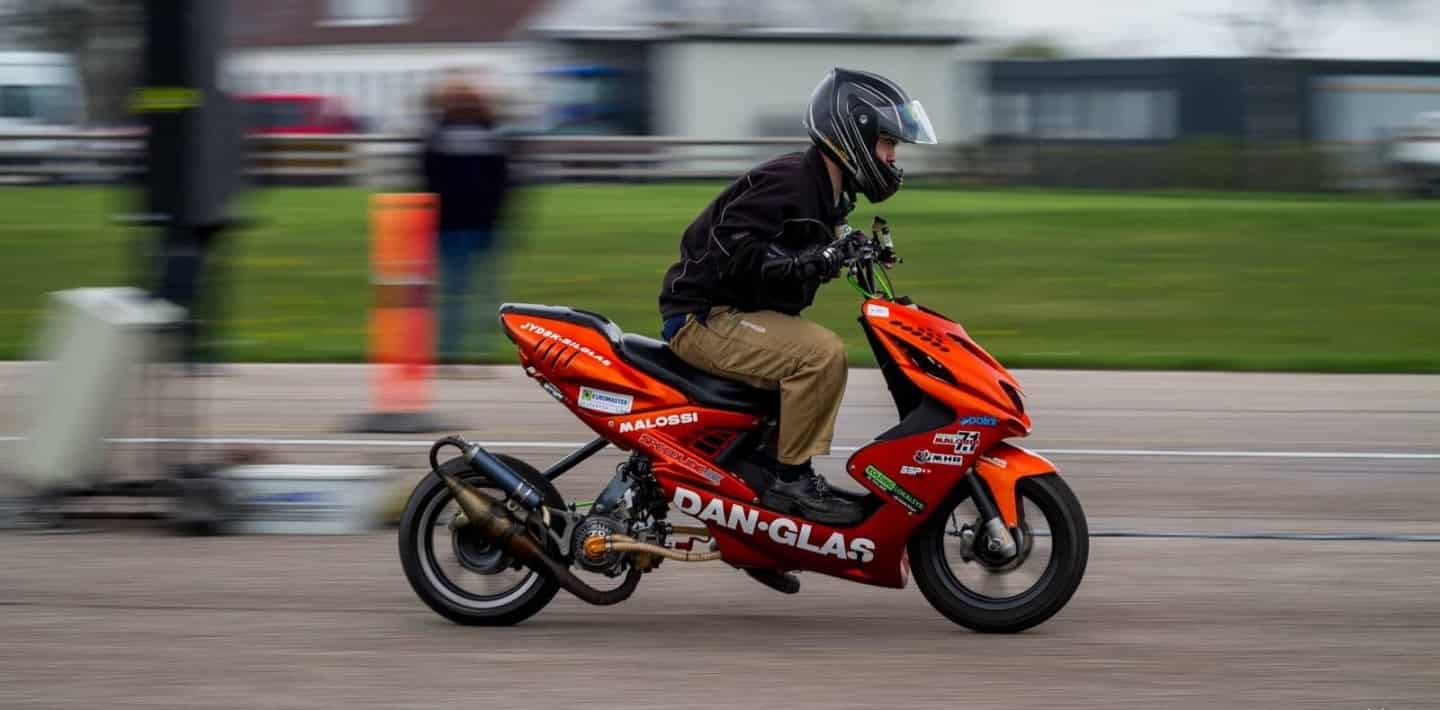 raser: Ung scooter-kører vil finde et sted at ræs | dbrs.dk