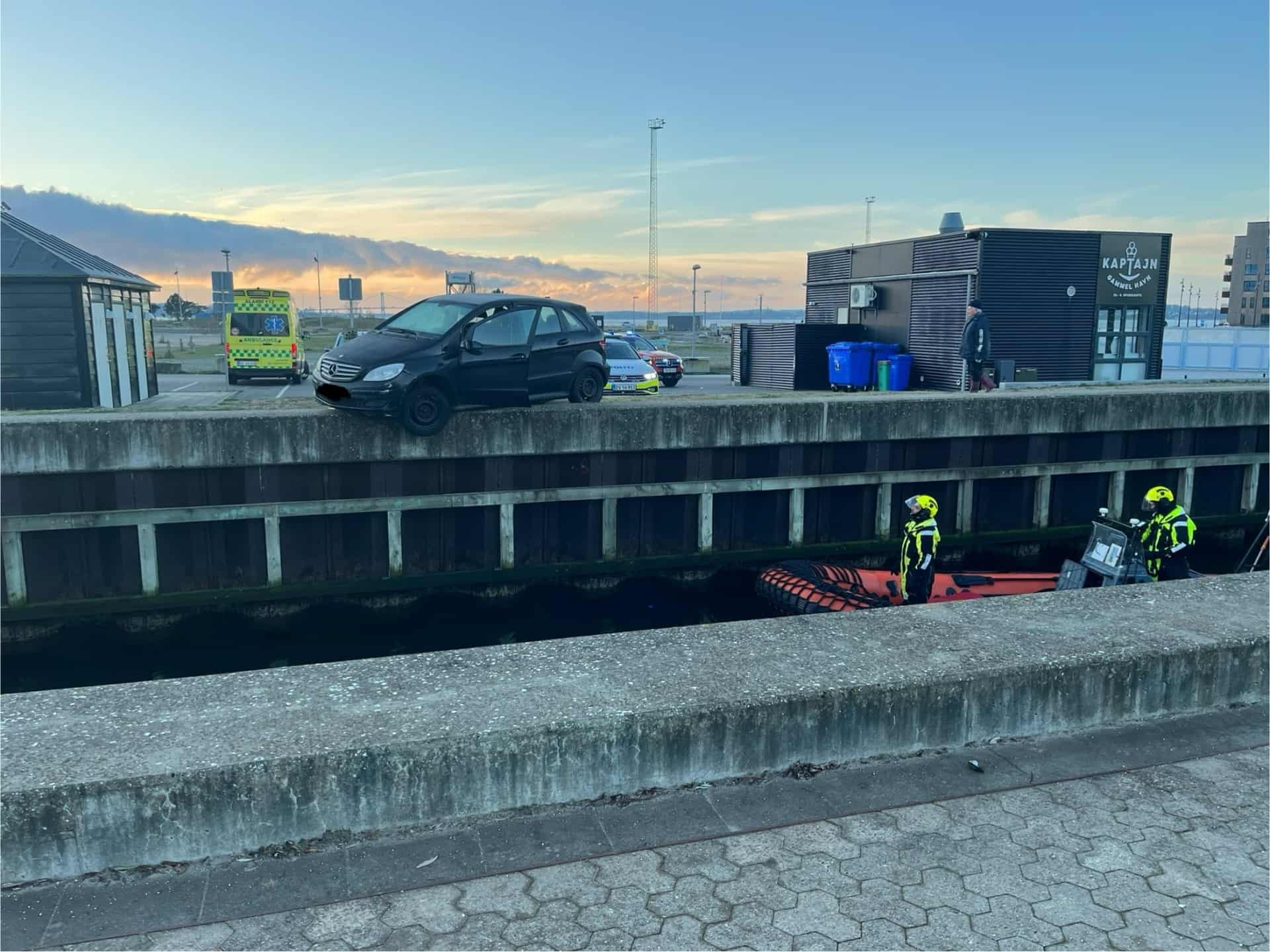 80-årig Kvinde Fra Viby Fundet Død I Kanal: Bil Hang Ud Over Kant ...