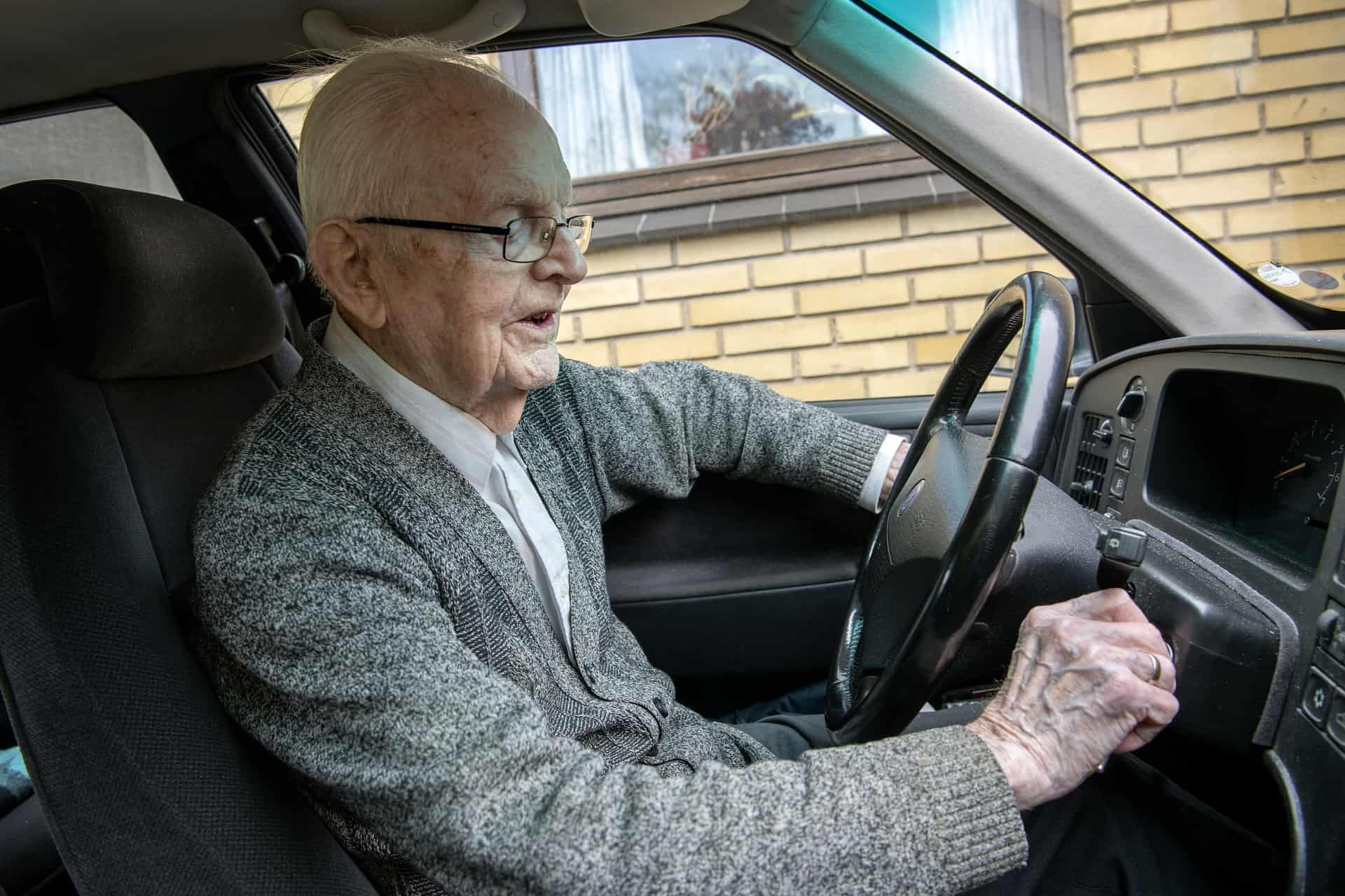 Varm Mad Står 100-årige Herluf Selv For: Og Efter En Time Med ...