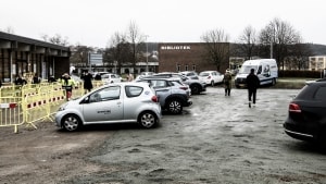 Parkeringspladsen ved testcenteret i Filtenborg er under pres. Foto: Mette Mørk
