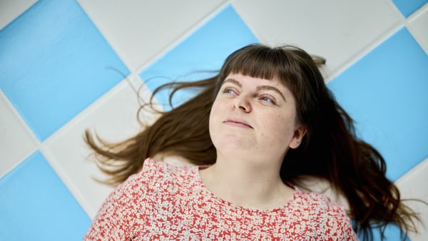 Strik blev vejen ud af depression: Maria har skrevet en bog om at finde sig selv gennem sine hænder