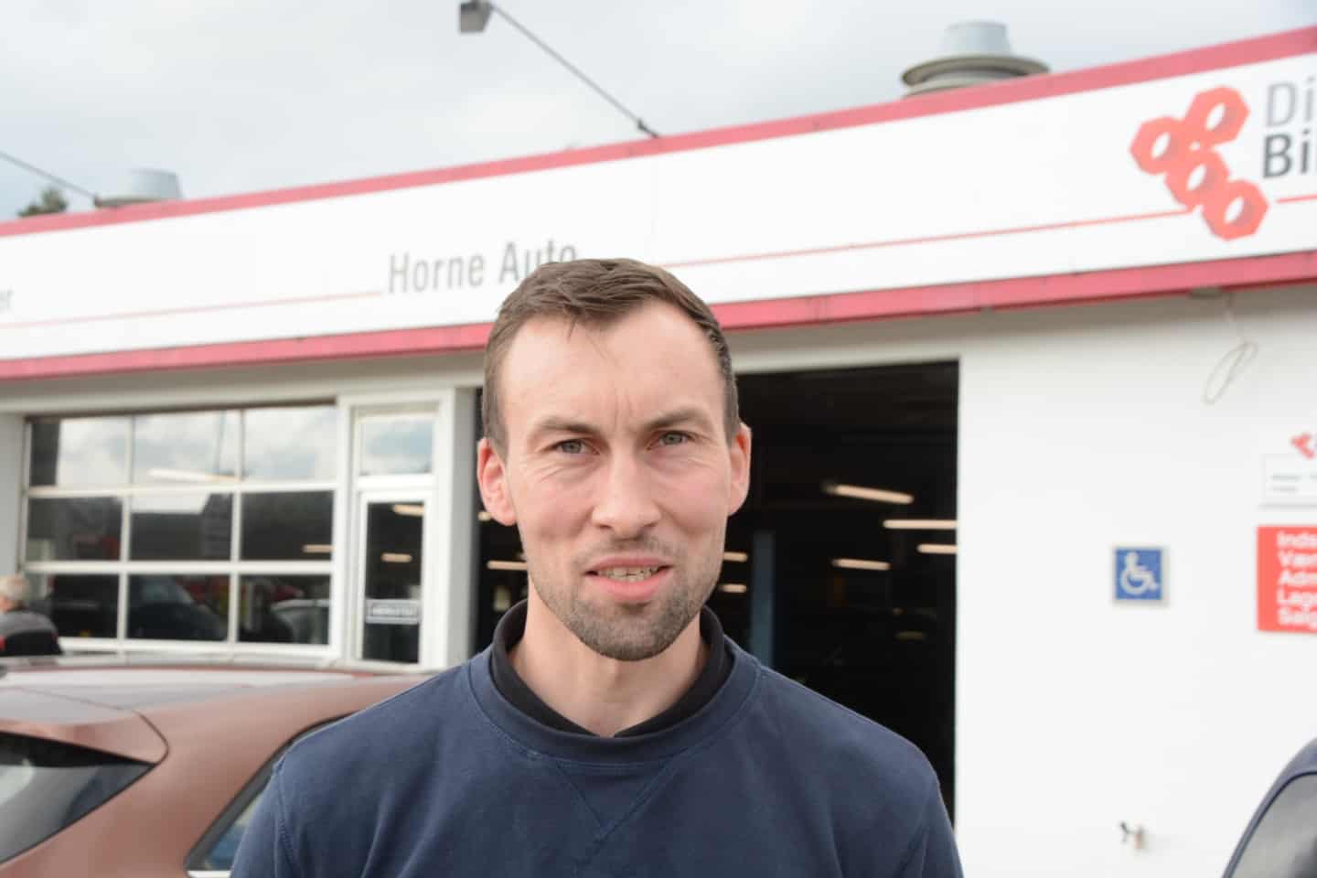 Reddet på målstregen Christian overtager landsbyens autoværksted efter