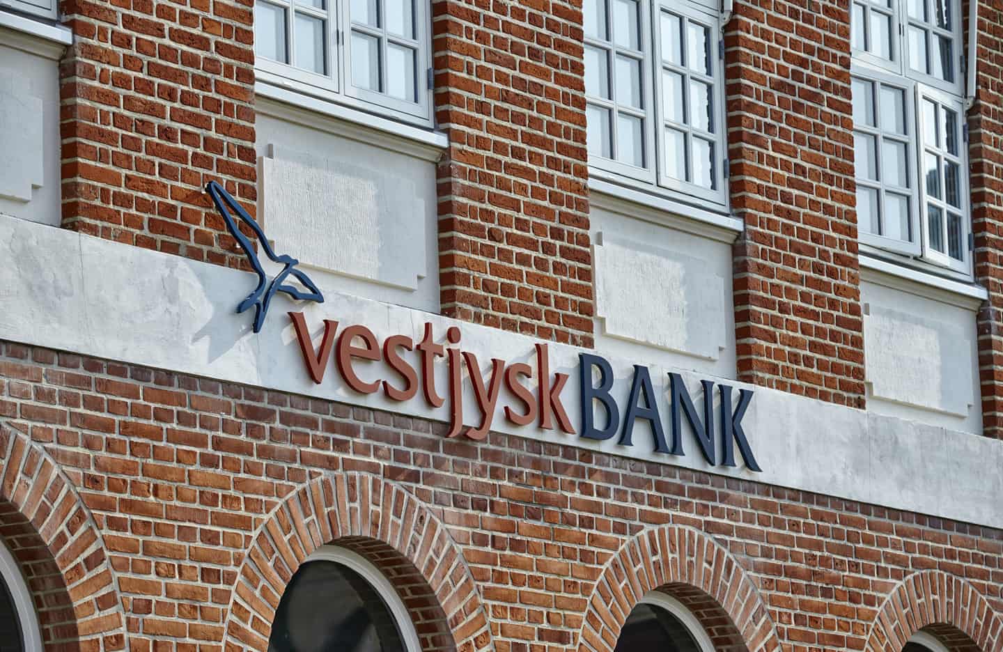 Vestjysk Bank Deler Fyresedler Ud Efter Fusion 75 Mennesker Har Mistet Jobbet Jv Dk