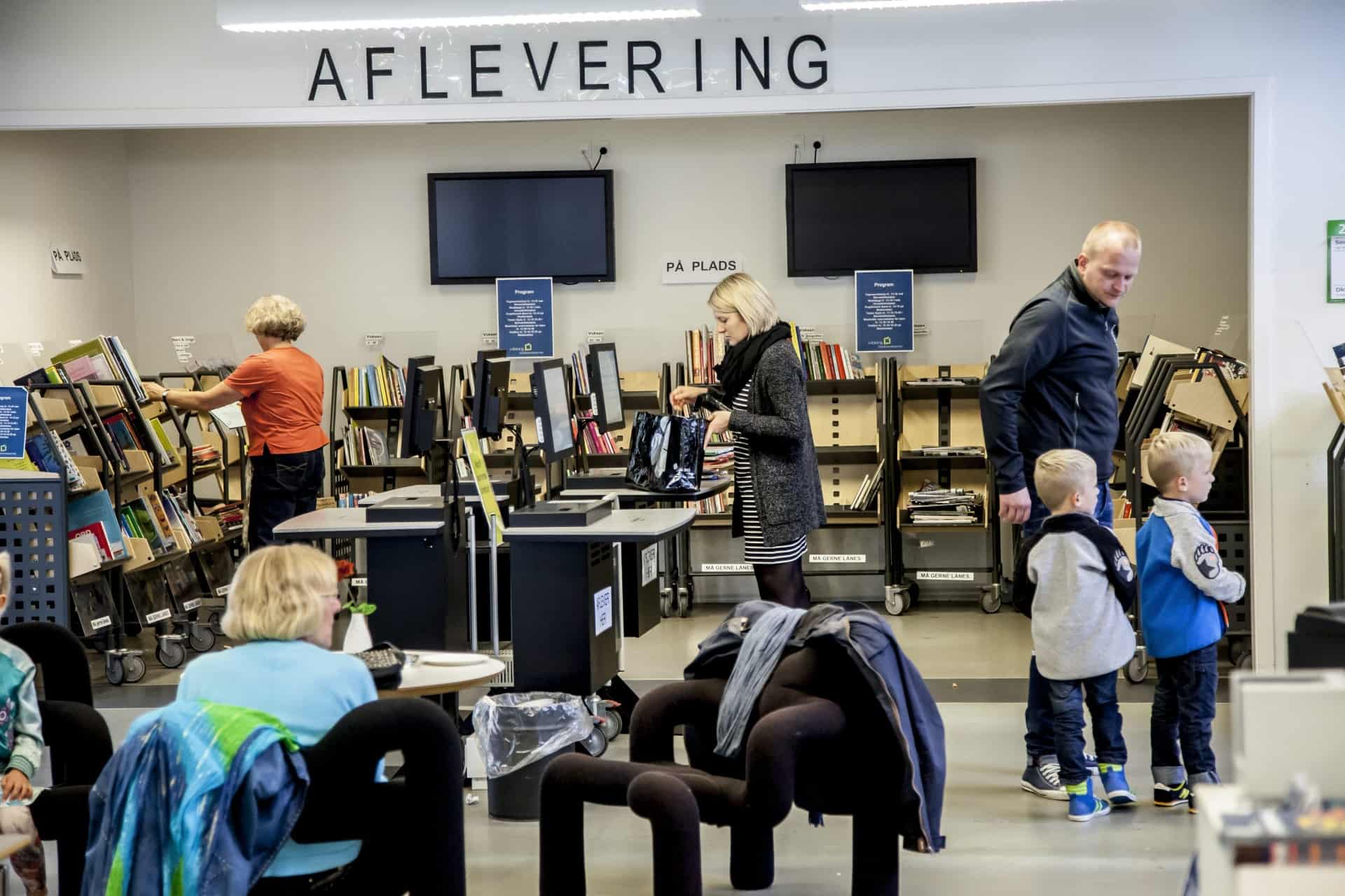 Nu kan du låne og aflevere igen Seks ud af 10 åbner