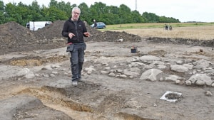 Lars Agersnap ses her ved Hjermind-udgravningen af ødekirken tilbage i sensommeren. Foto: Niels-Chr. Jönsson