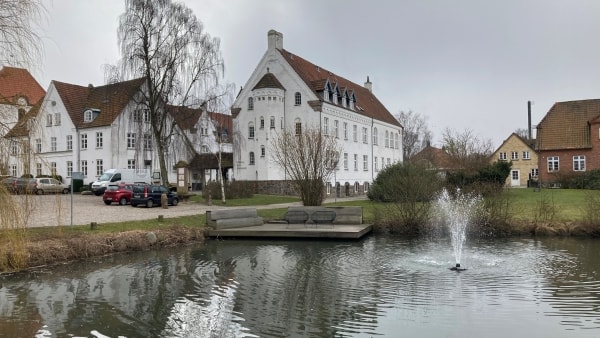 Medie: Statsministeren og alle partilederne var samlet i et døgn på Ryslinge Højskole til reality-tv