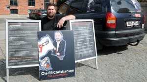 Ole Christiansen er klar med sin valgbus og stiller op til både kommunal- og regionsvalg med Det sorte register. Foto: Larz Grabau