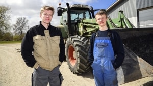 Matias Kristensen (th) og Thomas Paluszewski har succes med deres fælles virksomhed MT Landbrugsservice. Foto: Annelene Petersen