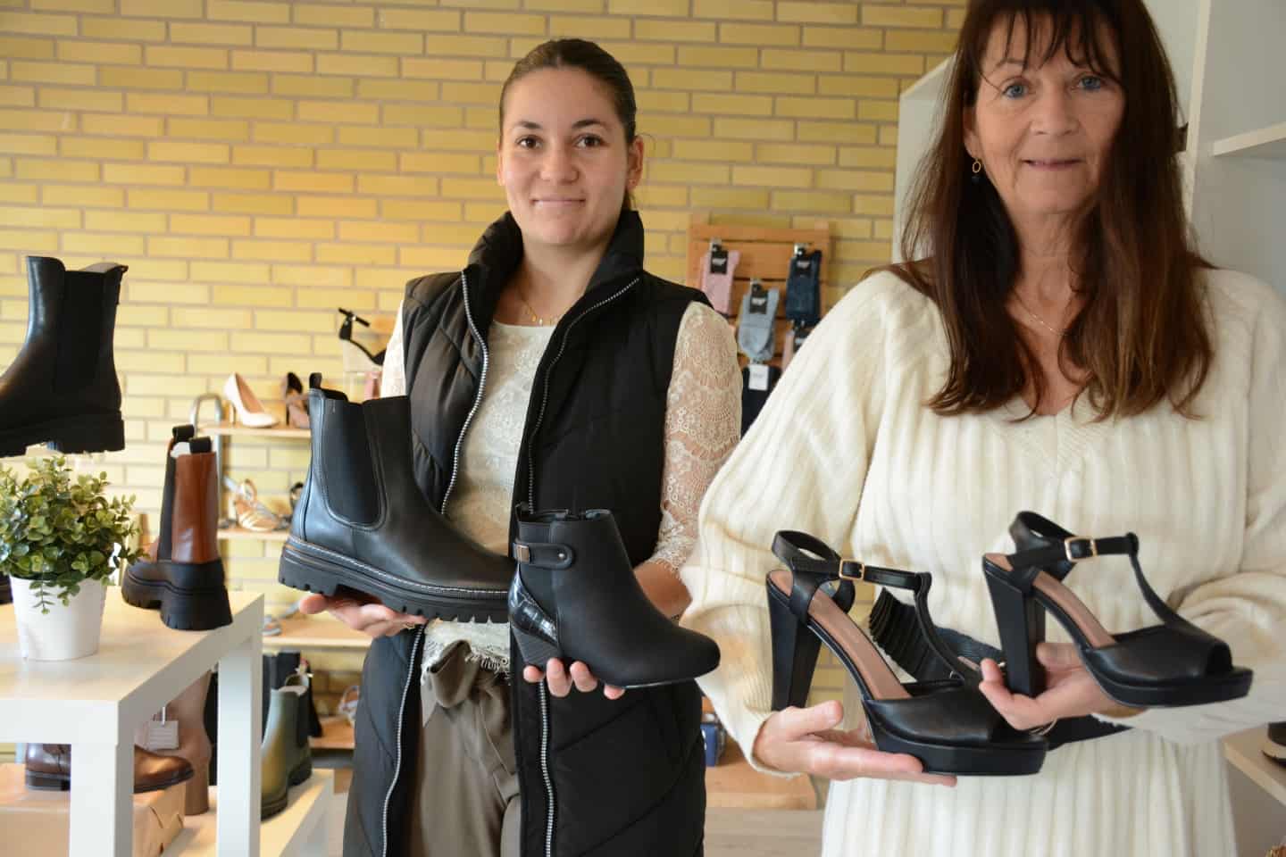100 år gammel sælger kæmpestore sko: Vi har altid drømt om at have vores eget, men det er sindssygt hårdt | fyens.dk