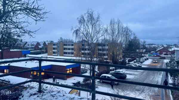 30 mand er på vejene for at salte - og yderligere 30 sidder klar ved telefonen: - Vi er i fuld gang