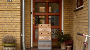 Hos Nemlig.com kan man få varer leveret på dørtærsklen for blot ni kroner, hvis man er fleksibel med tidspunkterne. Til sammenligning koster det 11 kroner at sende et brev, der må være op til fem dage undervejs, med Post Nord, skriver Jens Bertelsen. Pr-foto