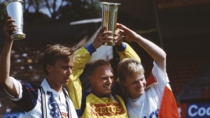 Søren Andersen, der i sejrens anledning havde iklædt sig Troels Rasmussens målmandstrøje, scorede til 2-0 da AGF vandt pokalfinalen i 1992 over B1903. Arkivfoto: Ole Nielsen/Scanpix