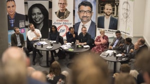 Århus Stiftstidende havde mandag aften inviteret spidskandidater fra ni af de partier, der stiller op til byrådsvalget, til valgmøde på Frederiksbjerg Skole. Foto: Jens Thaysen
