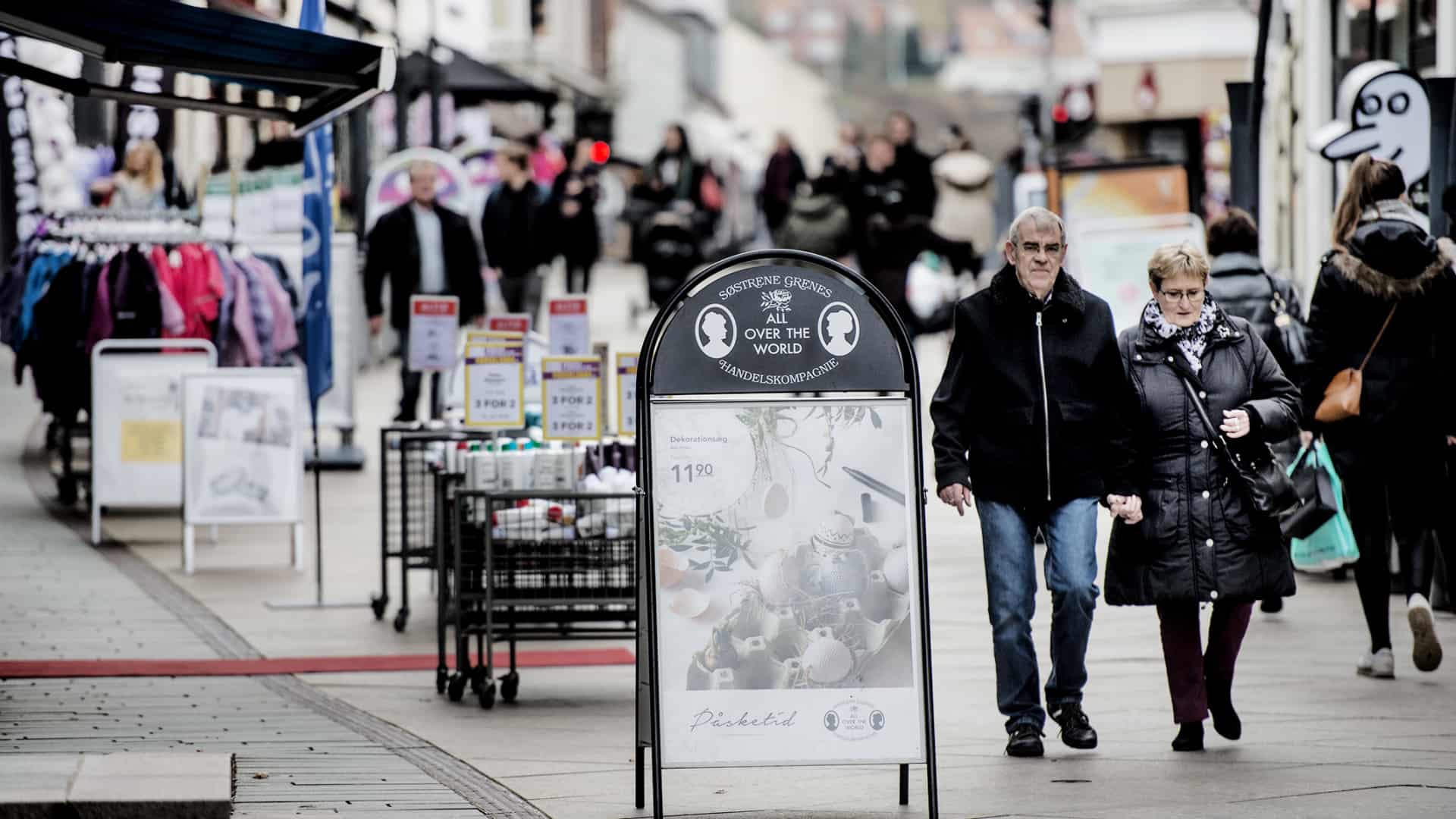 Klar besked til strøgets butikker: Få styr på jeres skilte | ugeavisen.dk