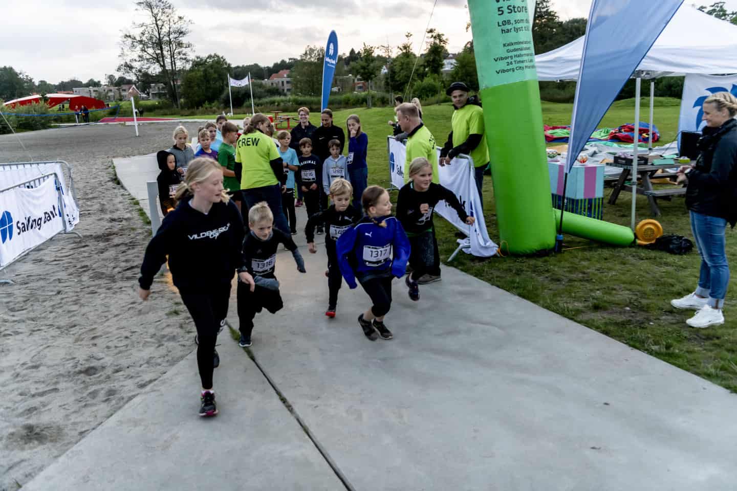 Se de sene 24 timers løb leg i aftenmørket | viborg -folkeblad.dk