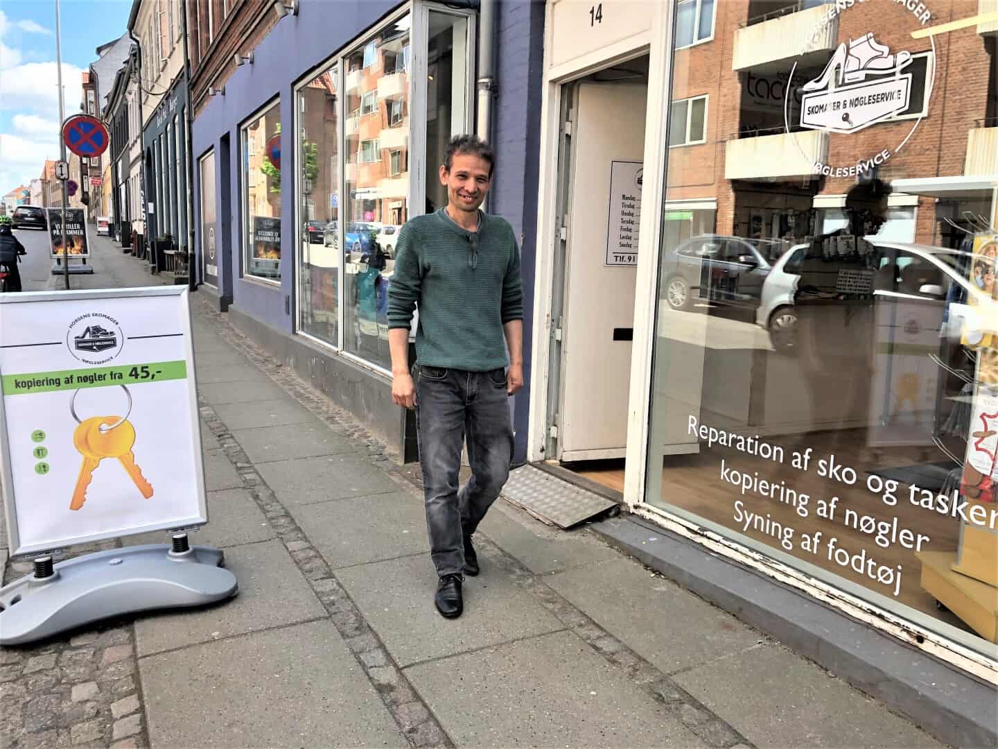 Meningsfuld Skulptur Overflod Første gang som indehaver - erfaren skomager har åbnet butik | ugeavisen.dk