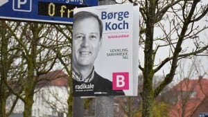 I første omgang var det Børge Koch (R) og borgmester H.P. Geil (V), der fik afbrændt valgplakater. Foto: Jonas Bisgaard Kristensen