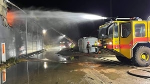 Omkring 70 brandfolk har været i aktion i løbet af natten. Foto: Gudrun Pedersen