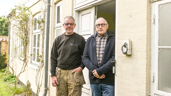 Himmelseng til 2500 kroner: Erik og Finn lejer præstegården ud til golfturister