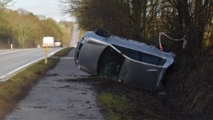 Føreren af bilen, en 21-årig fra Fredericia, slap uden større skrammer. Foto: Presse-fotos.dk