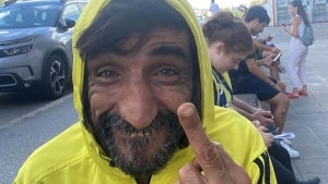 Sådan ser han ud, Rambo, Fenerbahçe-fanen der i årtier har levet af donationer fra ligesindede tilhængere fra den tyrkiske klub. Da 